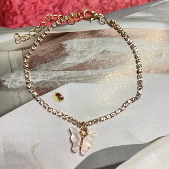 Gold Tone Butterfly 🦋 dainty Anklet - Picture 3 of 3